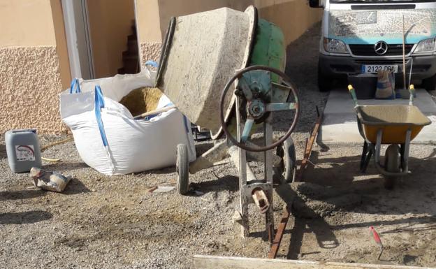 Unas obras junto a la casa del alcalde abren la veda en la 'batalla' política de Vera