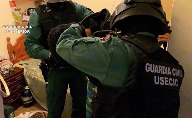 Detienen a dos personas y esclarecen 11 robos en viviendas y hurtos con violencia e intimidación en el Levante
