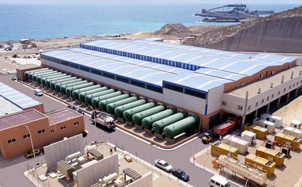 Vera consigue abastecerse de agua desalada de Carboneras