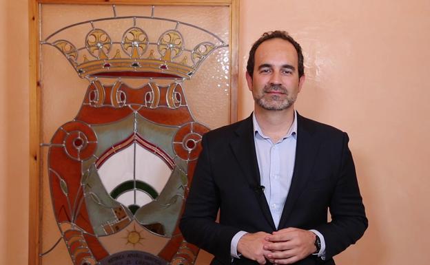 El alcalde de Carboneras cree que Hernández debería entregar su acta como edil