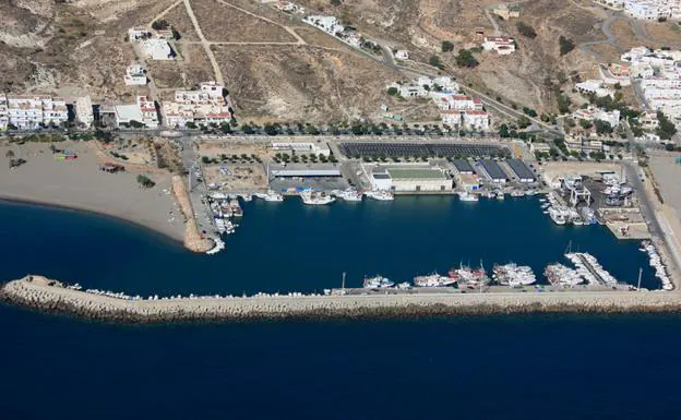 Vista aérea del puerto almeriense de Carboneras.