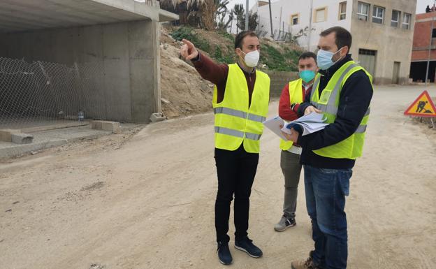 Arranca la pavimentación del camino viejo de Almería en Vera