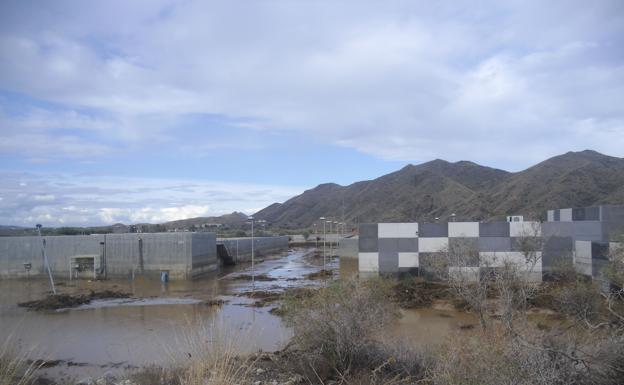 Sacyr se adjudica la reparación de la desaladora de Palomares por 16 millones de euros