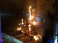 Un incendio intencionado arrasa el interior del IES Mediterráneo de Garrucha