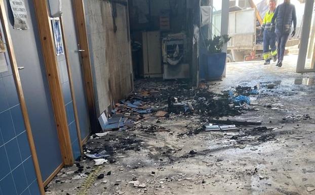 Al menos dos personas entraron en el instituto de Garrucha la noche del incendio