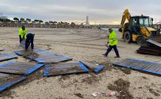 Garrucha comienza a reparar los daños causados por el temporal en su playa, valorados en más de 200.000 euros