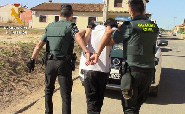 Detienen 'in fraganti' al autor del robo de una vivienda en Cuevas