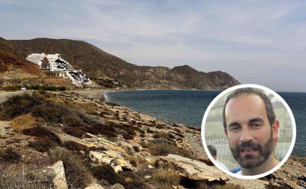El TSJA multará con 250 euros semanales al alcalde de Carboneras si sigue incumpliendo las sentencias de El Algarrobico