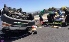 Dos accidentes aparatosos en Huércal-Overa se saldan con un evacuado al hospital