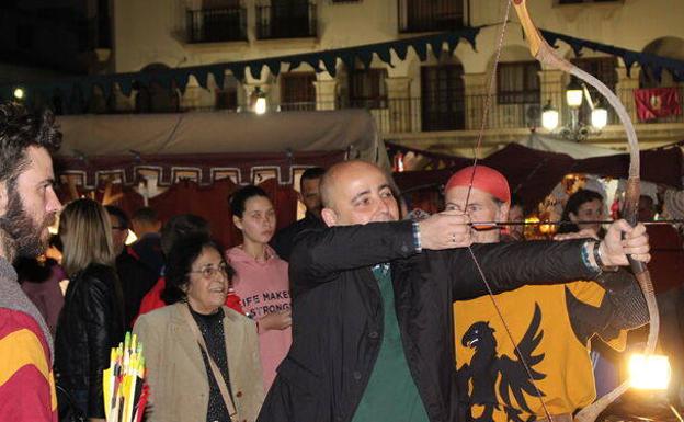 Huércal abre un mercado medieval con granjas, cetrería y juegos infantiles