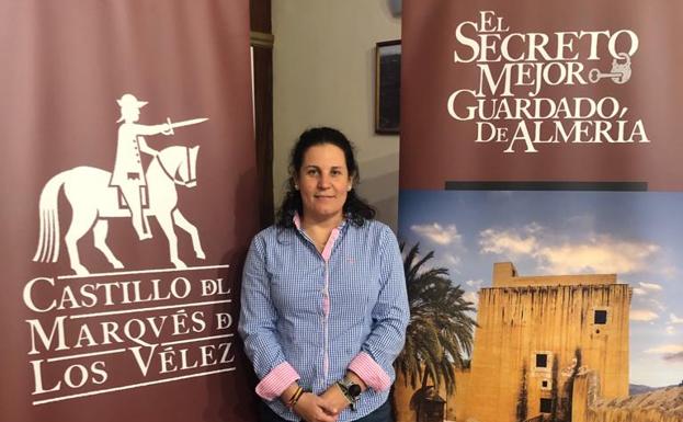 El Castillo de Cuevas sale a por turistas con una inscripción carcelaria como imagen