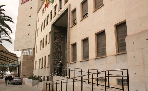 Condena a tres empresarios por estafar 81.000 euros con tarjetas de clientes de clubs de alterne y comercios