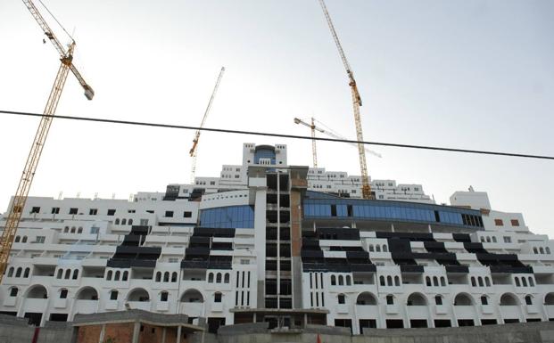 El Supremo decide este miércoles si anula la licencia y ordena el derribo del hotel del Algarrobico