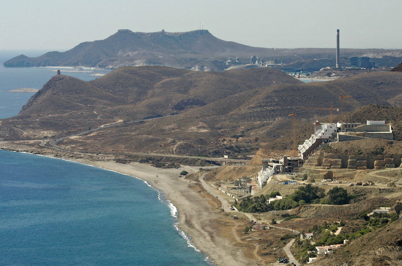 Carboneras dice ahora que debe llevar el cambio de suelo del Algarrobico, de nuevo, al punto de partida