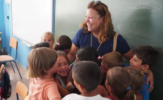 Las familias más vulnerables de Carboneras pueden solicitar ayudas para material escolar hasta febrero