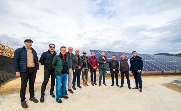 Portillo estrena una gran planta solar fotovoltáica en Palomares