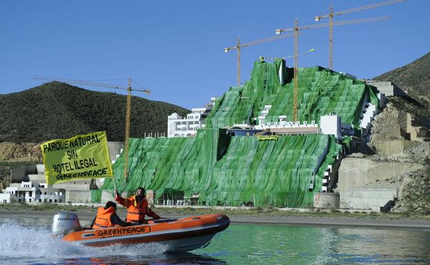 Greenpeace cree que el alcalde de Carboneras «está rehuyendo la sentencia» del Algarrobico