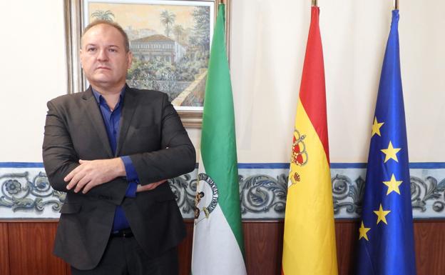 El Ayuntamiento de Cuevas rechaza cualquier «intervención política» para dar la plaza de la arquitecta