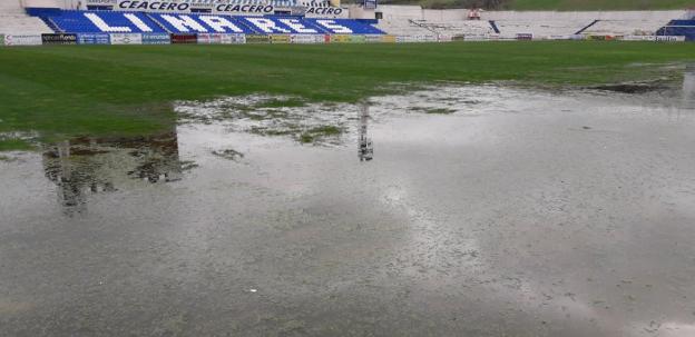 El Linares adelanta al sábado la visita del Guadix, con preocupación por el césped