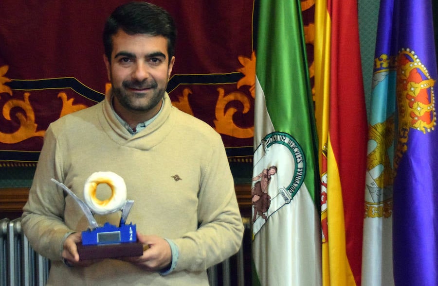 El Ayuntamiento lojeño premia a Alodam, la Sociedad de Pescadores y José Moya