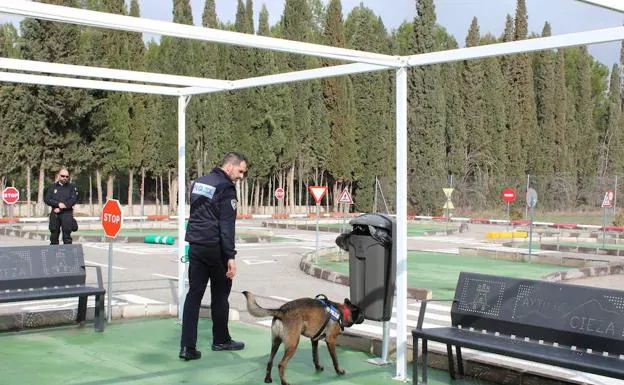La Unidad Canina de Loja, instructora en unas jornadas nacionales de búsqueda de droga