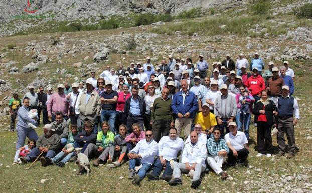 Cocineros, blogueros y empresarios conocen las ventajas de la oveja lojeña en su hábitat