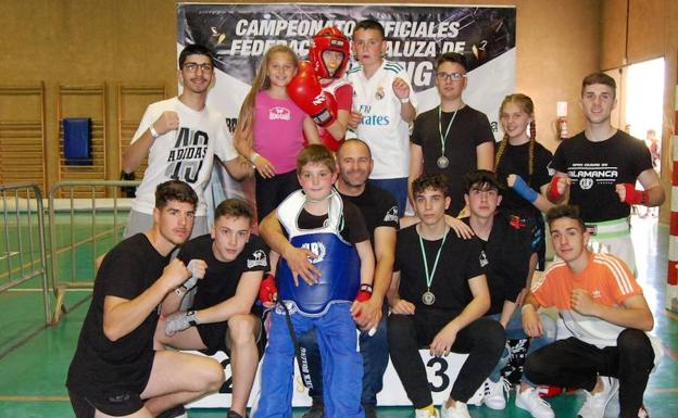 Doce hueteños obtienen medalla en el Campeonato Andaluz de KickBoxing