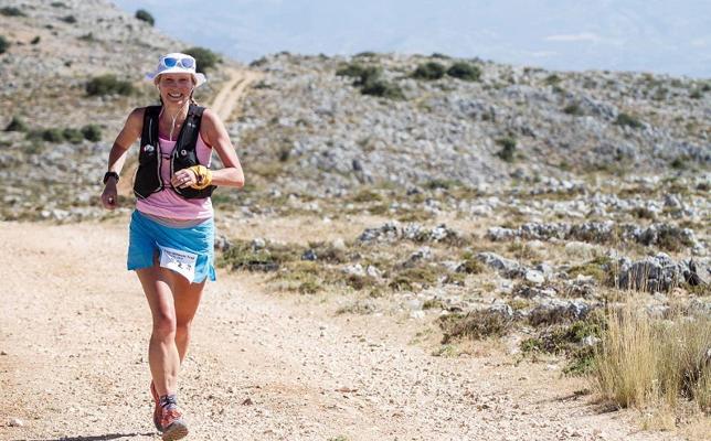 La británica Sarah Sawyer, primera mujer en ganar la dura 'Al Andalus Ultimate Trail'