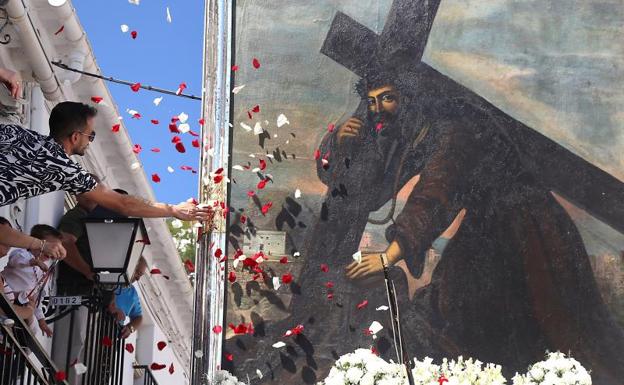 13.000 devotos arropan al Cristo del Paño en Moclín