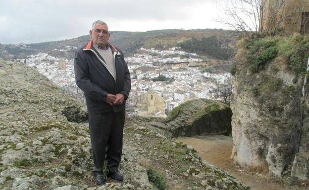 Muere Paco Adamuz, el jubilado de Montefrío que hizo 30.000 fotos del pueblo