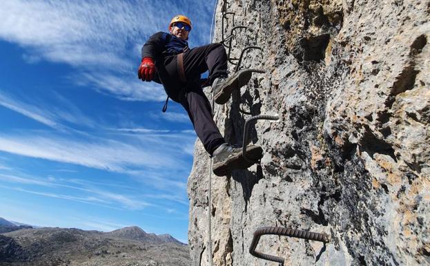 Cuenta atrás para la singular vía ferrata de Zafarraya, con 'Land Art' y el recuerdo al montañero John Hogbin