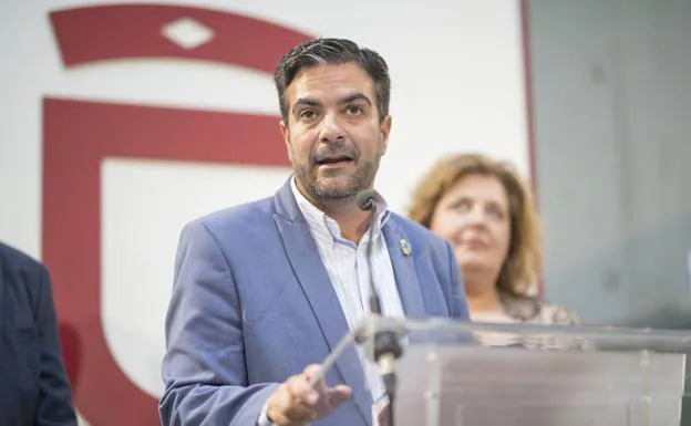 El PSOE pide al alcalde de Loja que aclare si comió con más de 10 personas