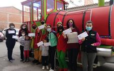 El 'Polar Express' visita las casas de cientos de niños para darles su cita con Papá Noel