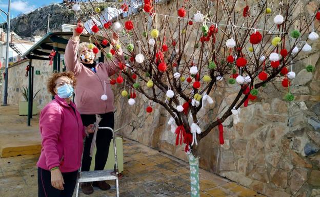 Limones, el pequeño pueblo granadino que 'se viste' de croché por Navidad