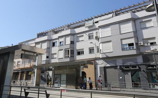 La humareda provocada por un ventilador quemado obliga a actuar a los bomberos en Maracena