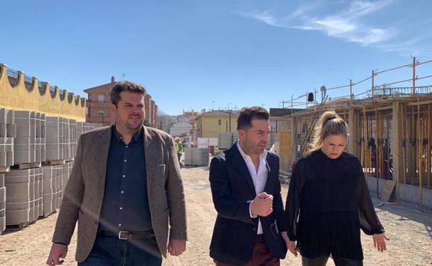 El alcalde visita las obras del nuevo tanatorio de Maracena