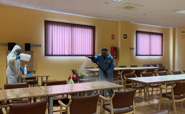 El Ayuntamiento comienza a desinfectar los centros municipales