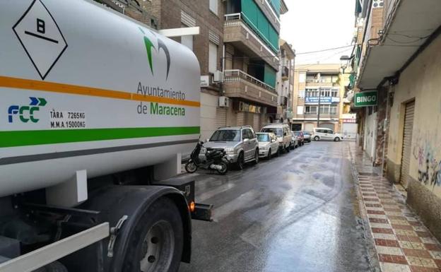 Prosiguen los trabajos de limpieza en las calles de Maracena