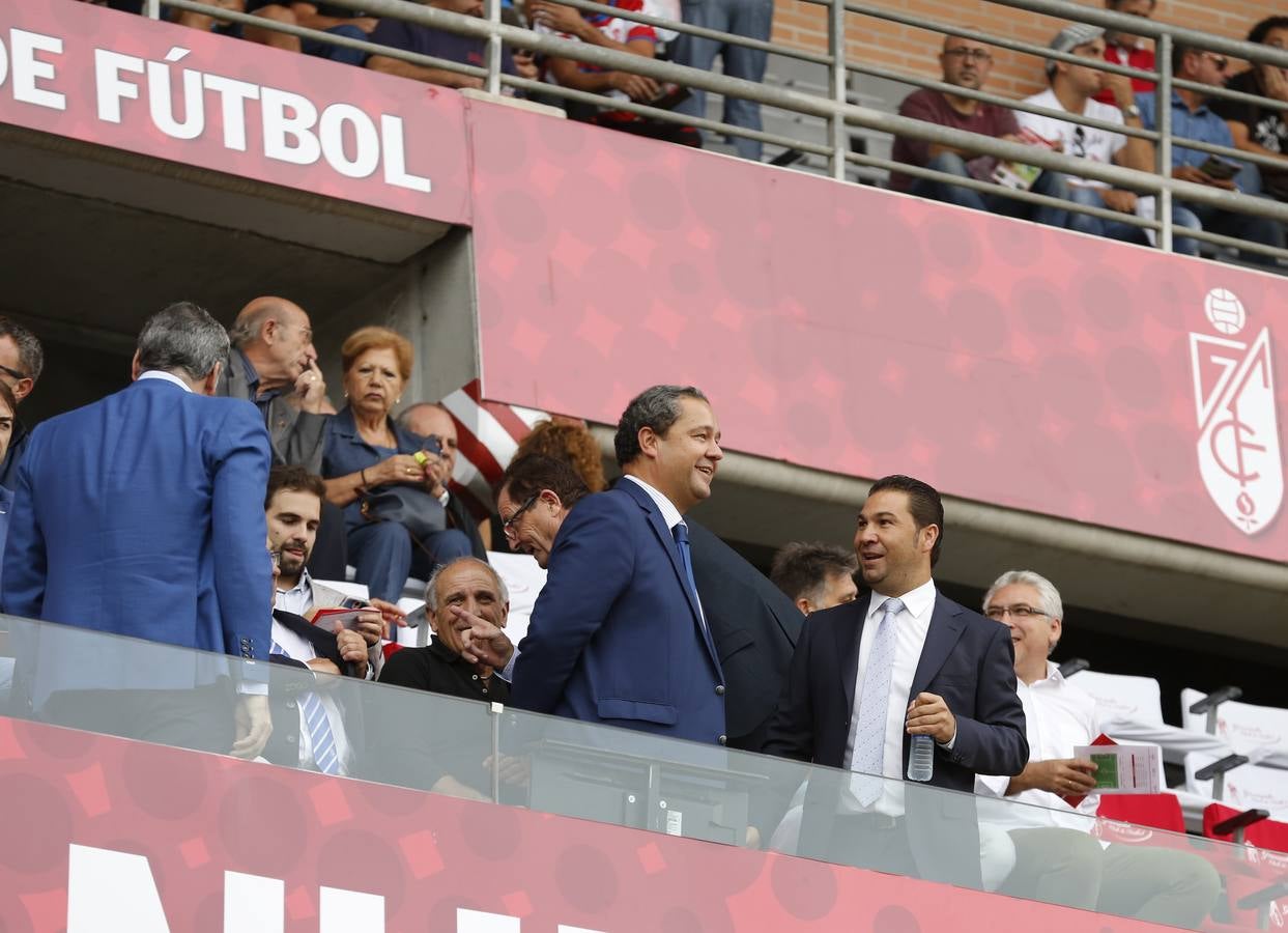 El ambiente en Los Cármenes en el Granada - Deportivo