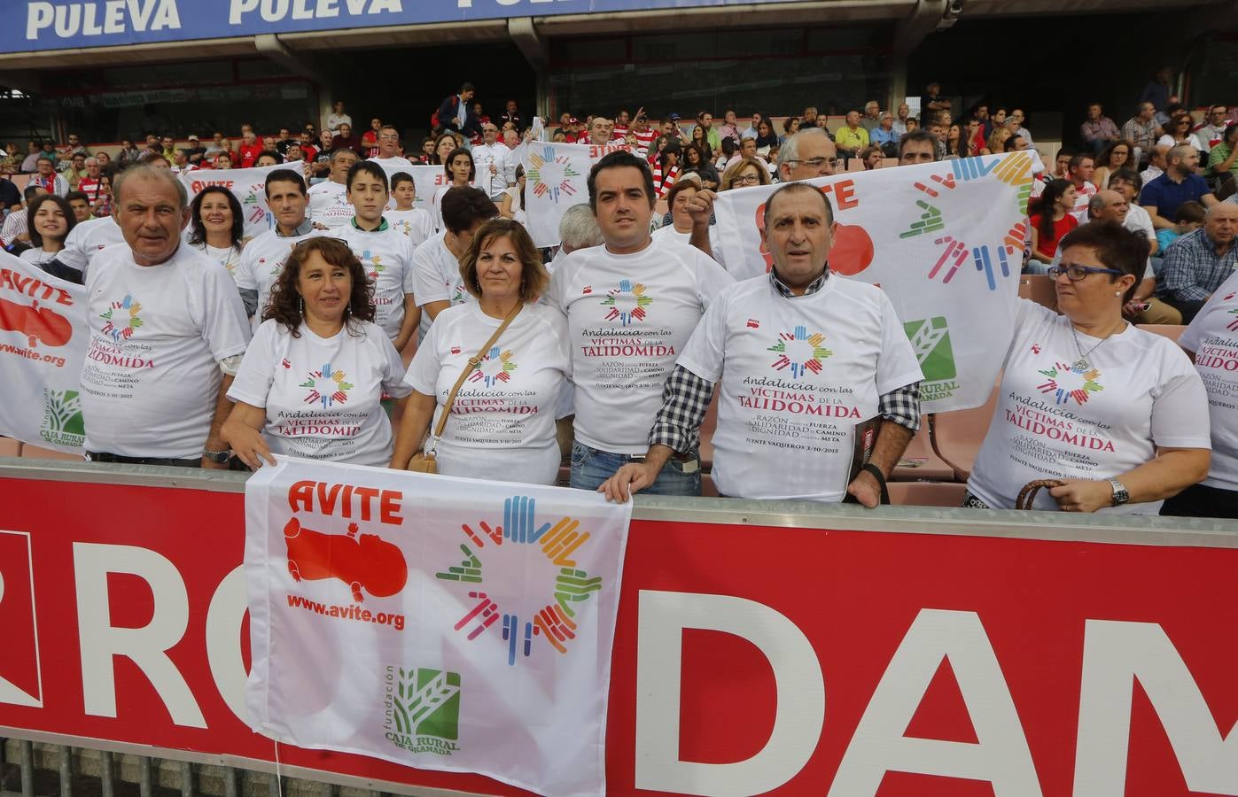 El ambiente en Los Cármenes en el Granada - Deportivo