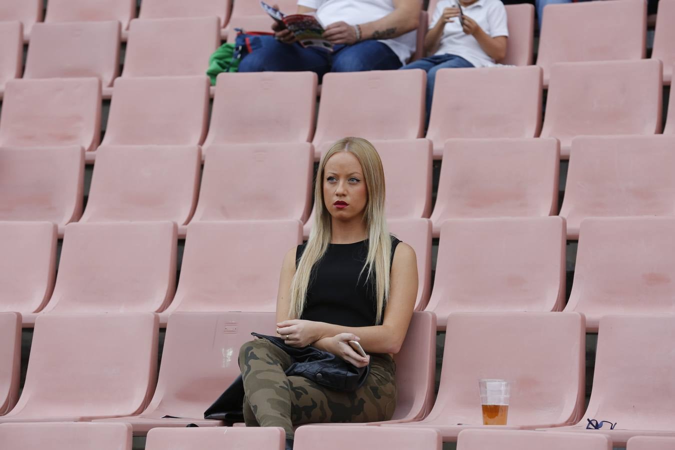 El ambiente en Los Cármenes en el Granada - Deportivo