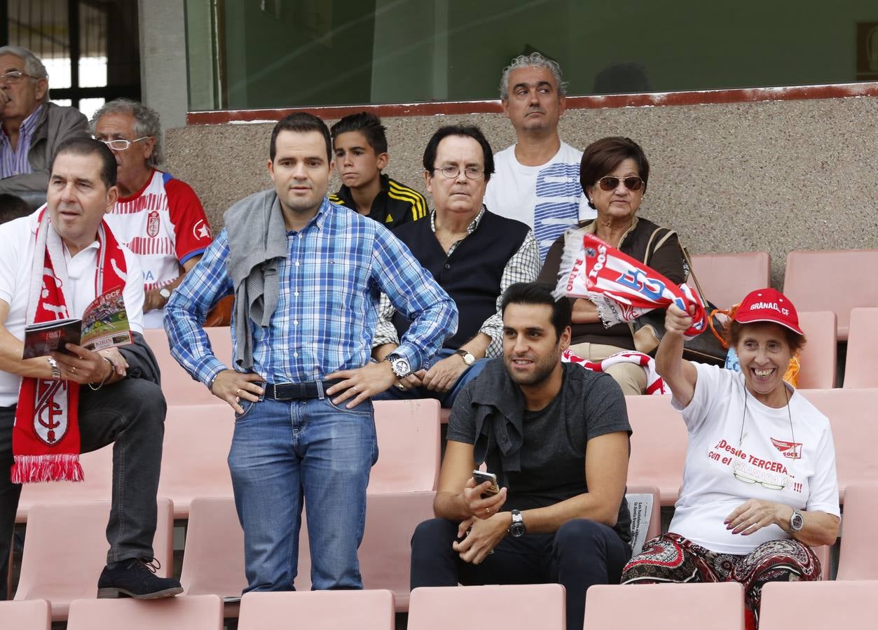El ambiente en Los Cármenes en el Granada - Deportivo