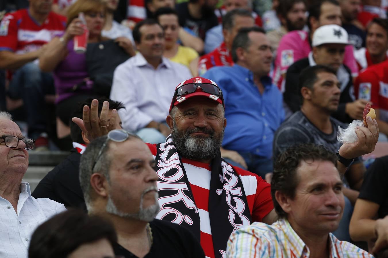El ambiente en Los Cármenes en el Granada - Deportivo