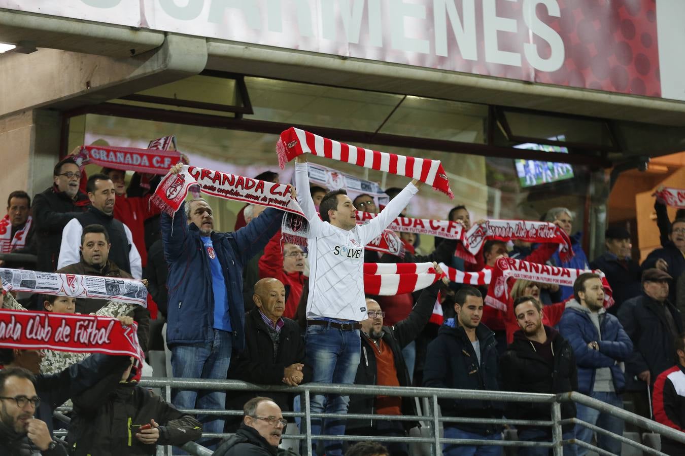 El ambiente en Los Cármenes en el Granada-Leganés
