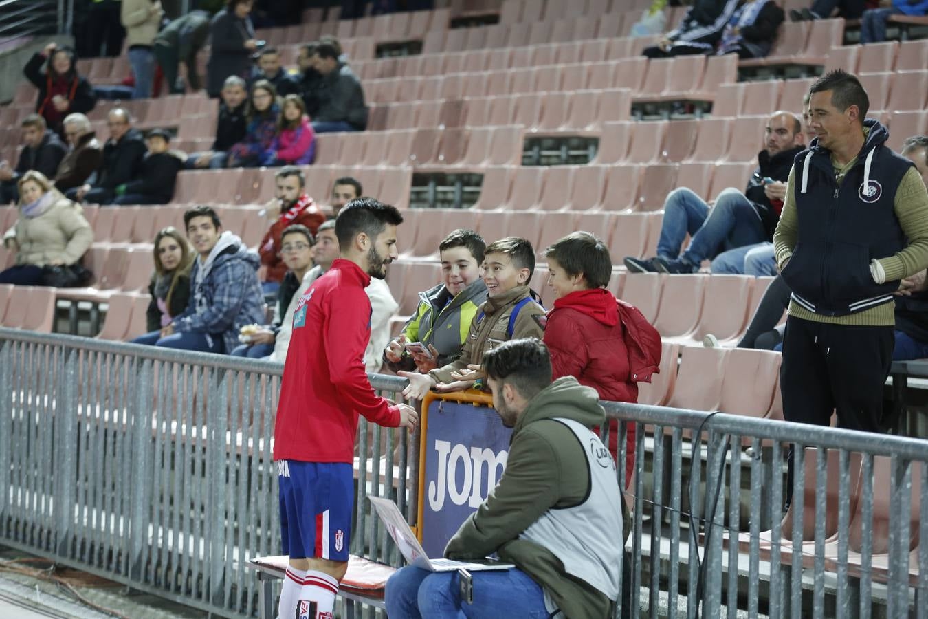 El ambiente en Los Cármenes en el Granada-Leganés
