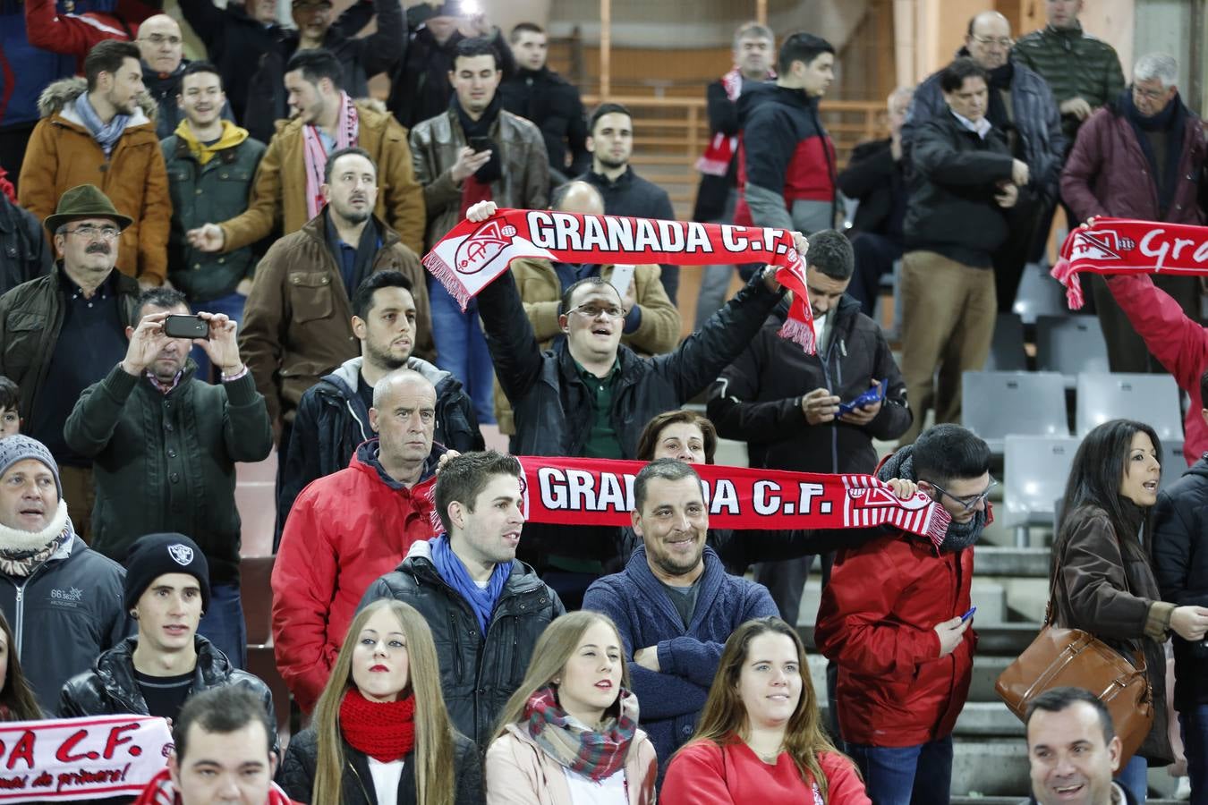 La afición en los Cármenes durante el Granada - Valencia