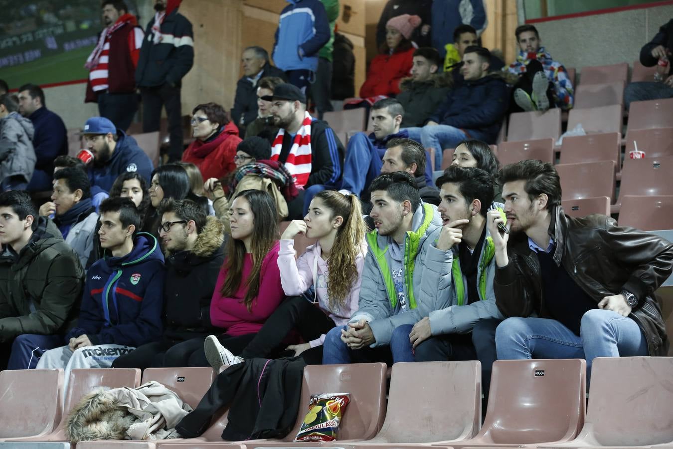 La afición en los Cármenes durante el Granada - Valencia