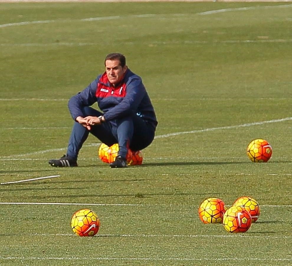 El Valencia sentencia a Sandoval en Los Cármenes.. El partido disputado entre el Granada CF y el Valencia el pasado domingo 21 de febrero mandó al técnico madrileño al abismo con la victoria del conjunto ché por dos goles a uno. Los rojiblancos no se rindieron en todo el encuentro, pero el gol de Edgar en el descuento sólo sirvió para recortar distancias.
