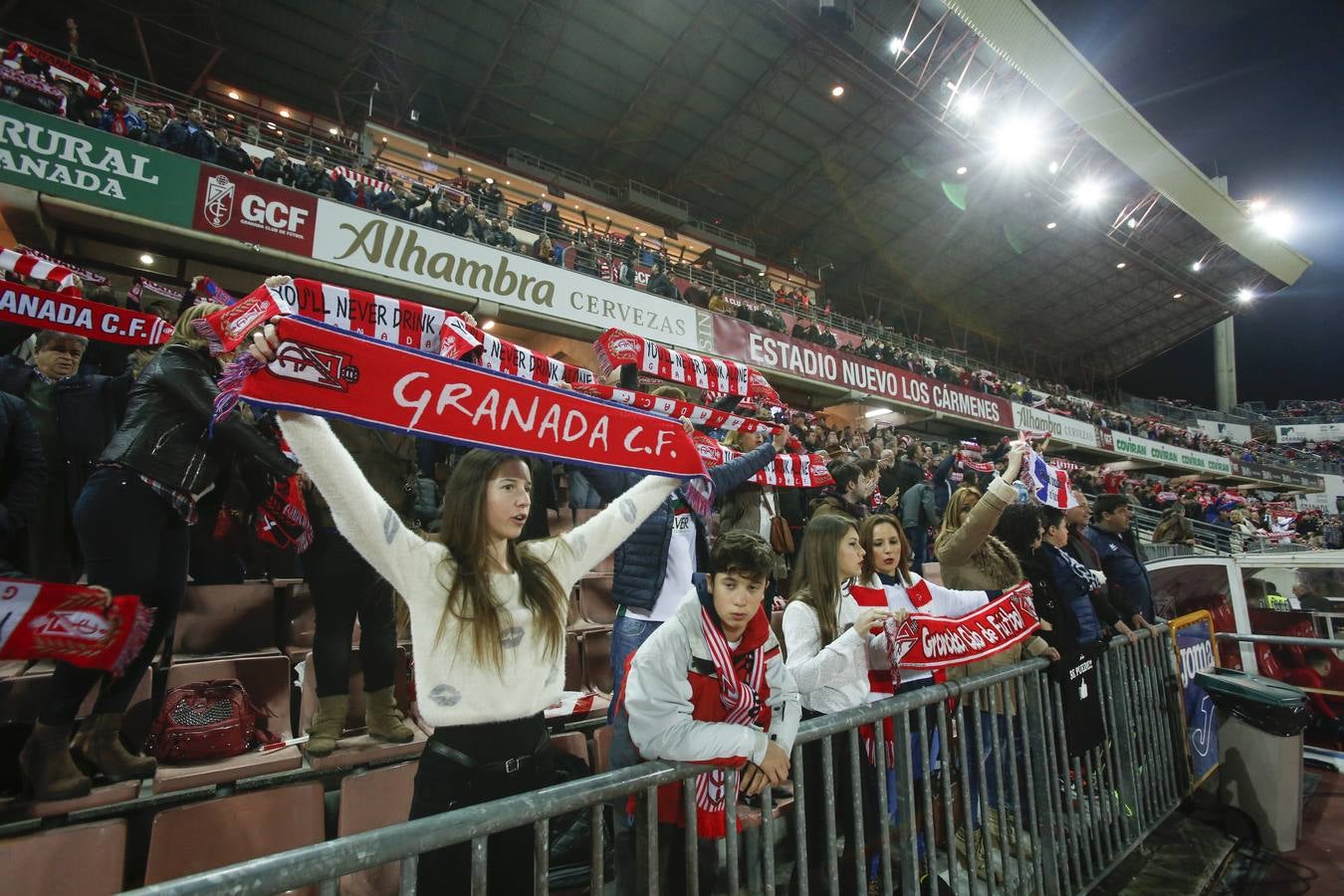 El ambiente en Los Cármenes durante el Granada-Espanyol