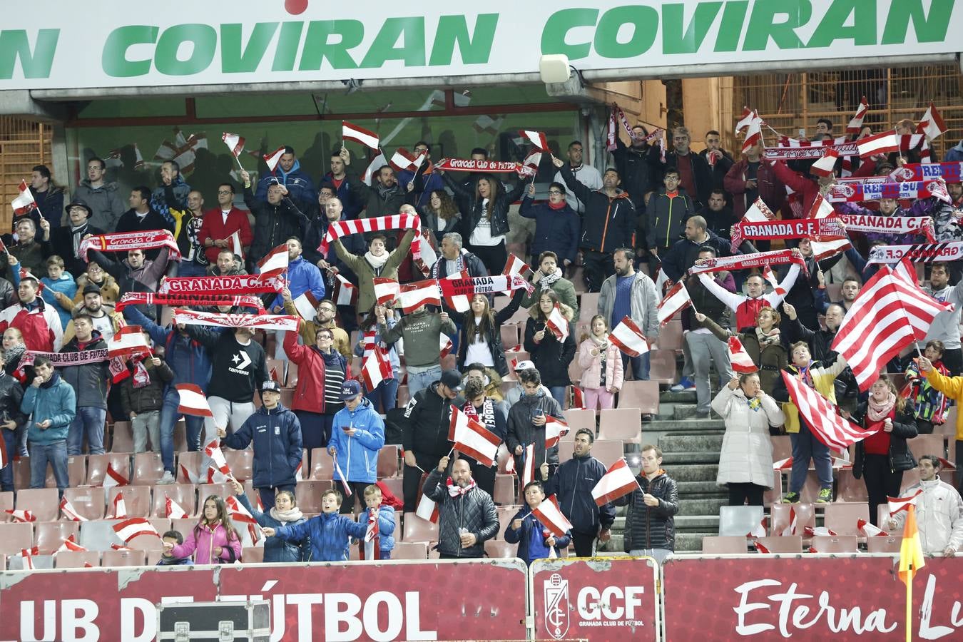 El ambiente en Los Cármenes durante el Granada-Espanyol